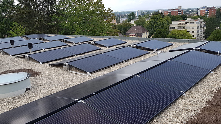 Binningen Basel_Montage Flachdach MONTAPRO Energiemonteure Photovoltaik